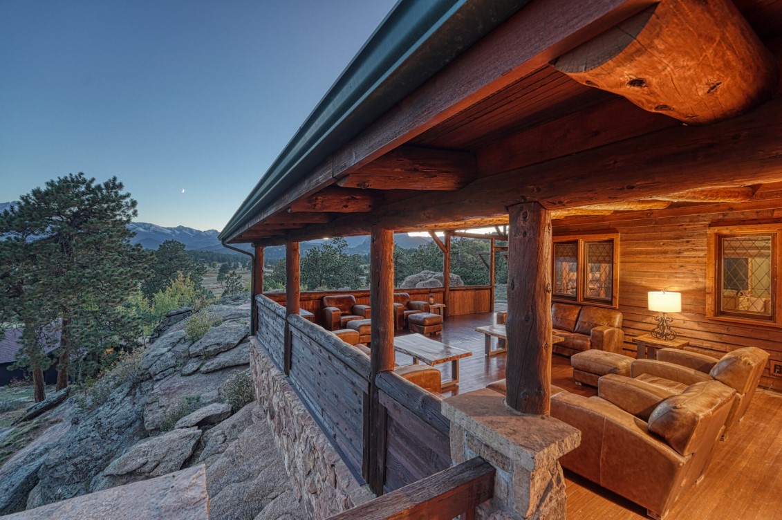 Multiple indoor and outdoors gathering spaces